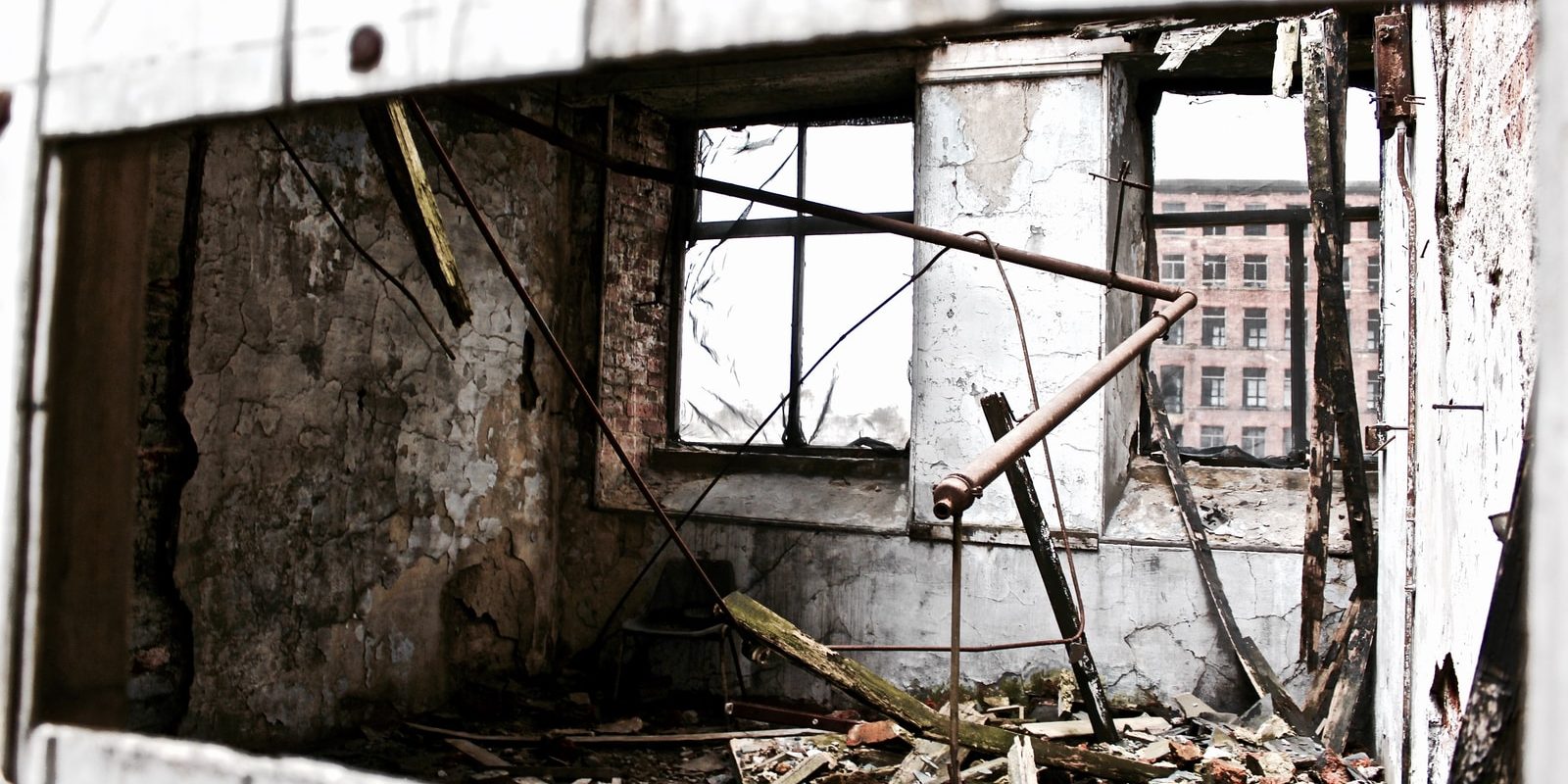 Photo by Alissa Eady crash metal and wall